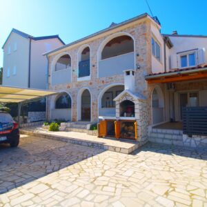 Family Apartment Ljubica & Rudi near Slanica beach A4 ID 328