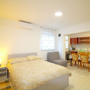 Apartment for 2+1 persons Ljubica & Rudi near Slanica beach id 329